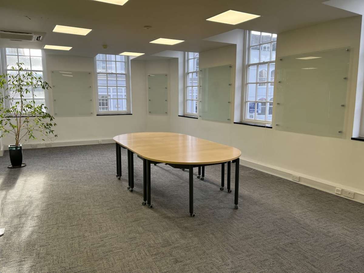 Office in Winchester - photo 2