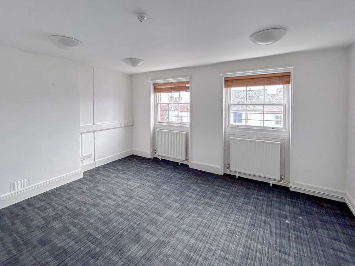 Office in Lymington - photo 2