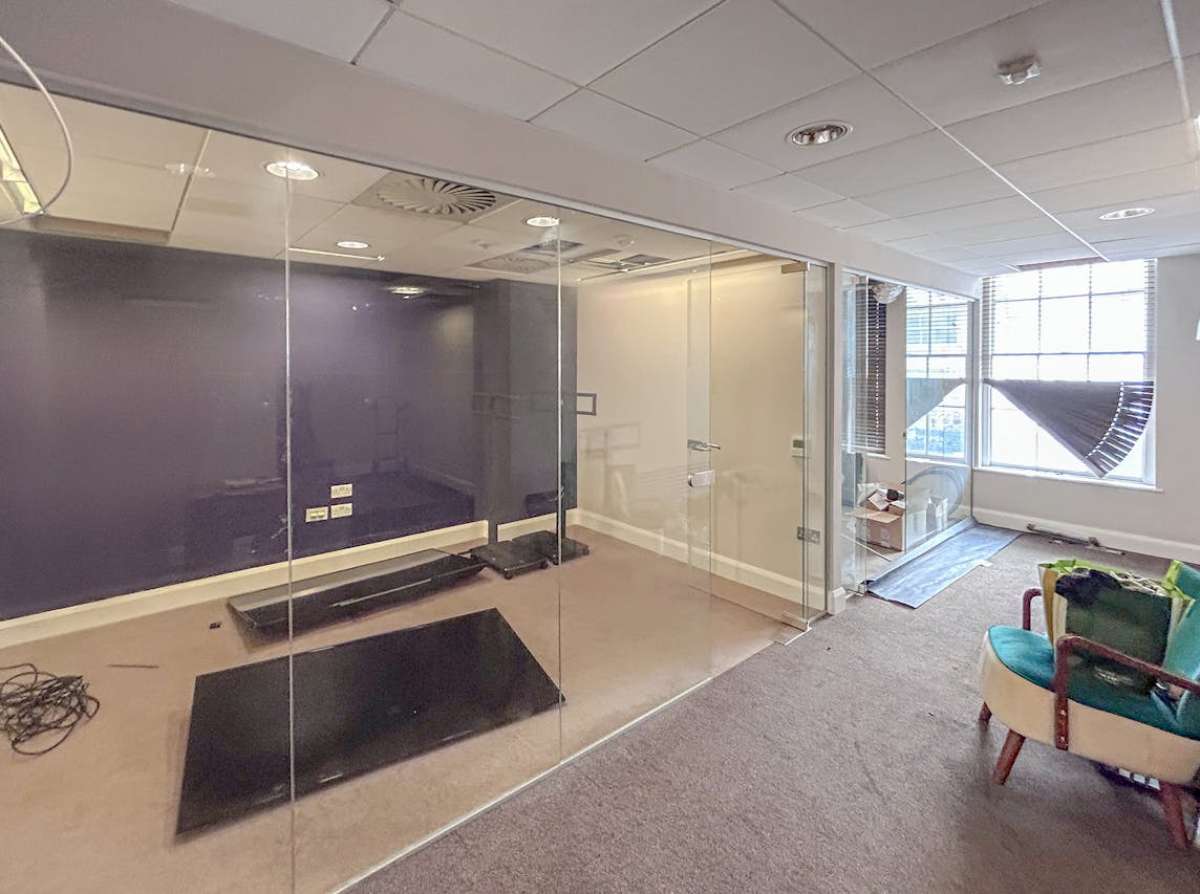 Office in Lymington - photo 4