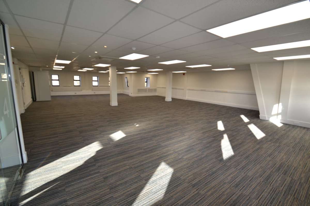 Office in Winchester - photo 2