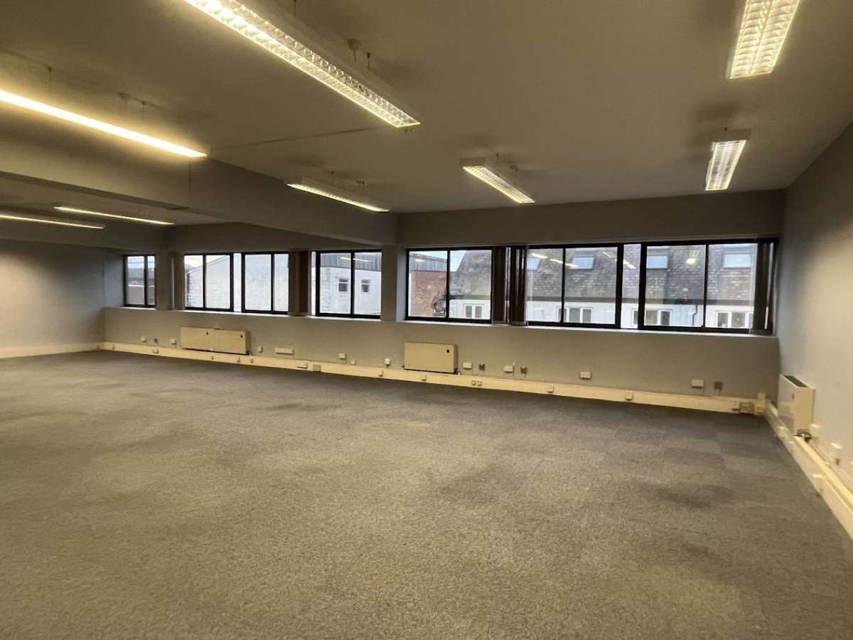 Office in Eastleigh - photo 2