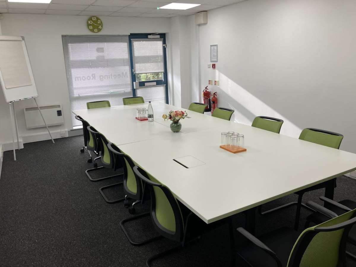 Office in Havant - photo 3