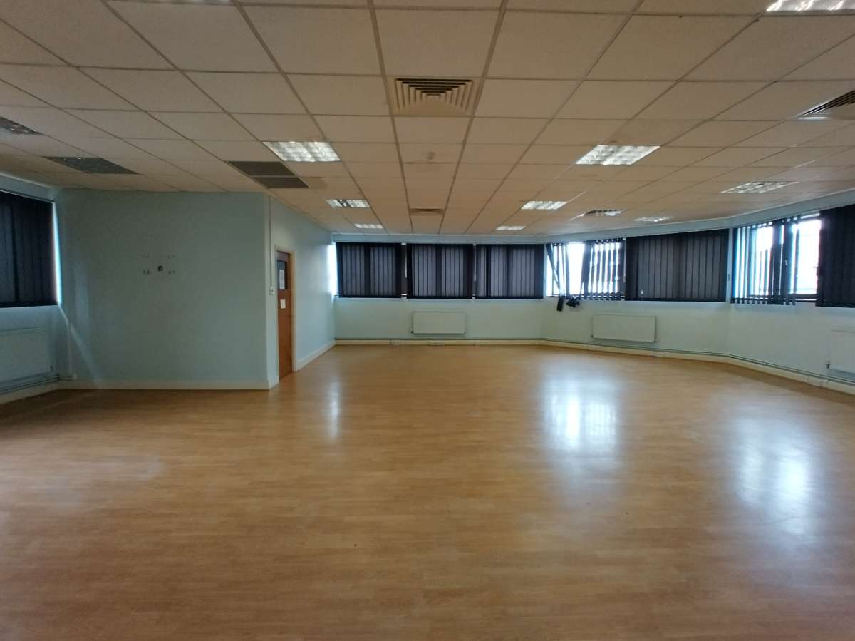 Office in Sandy - photo 2