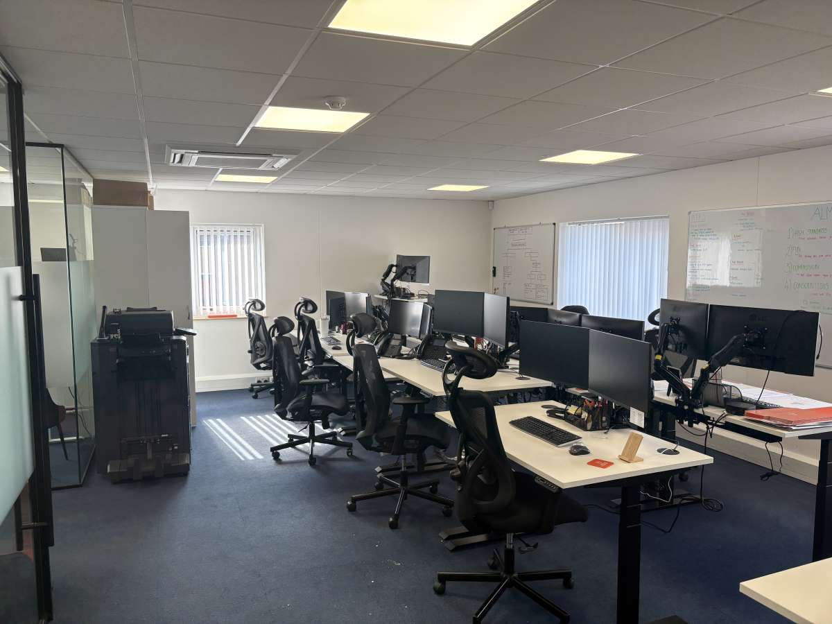 Office in Lincoln - photo 3