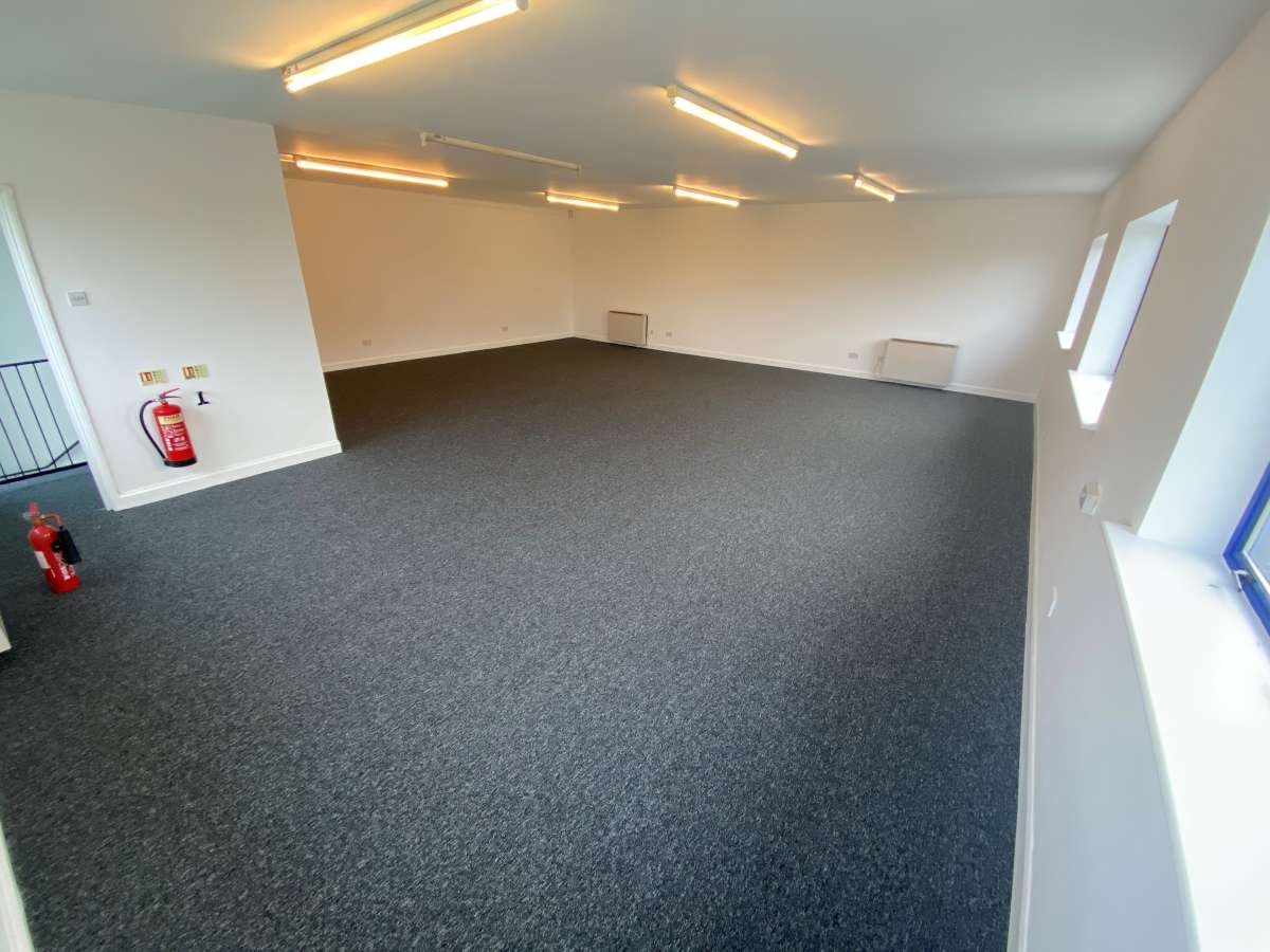 Office in Hinckley - photo 3