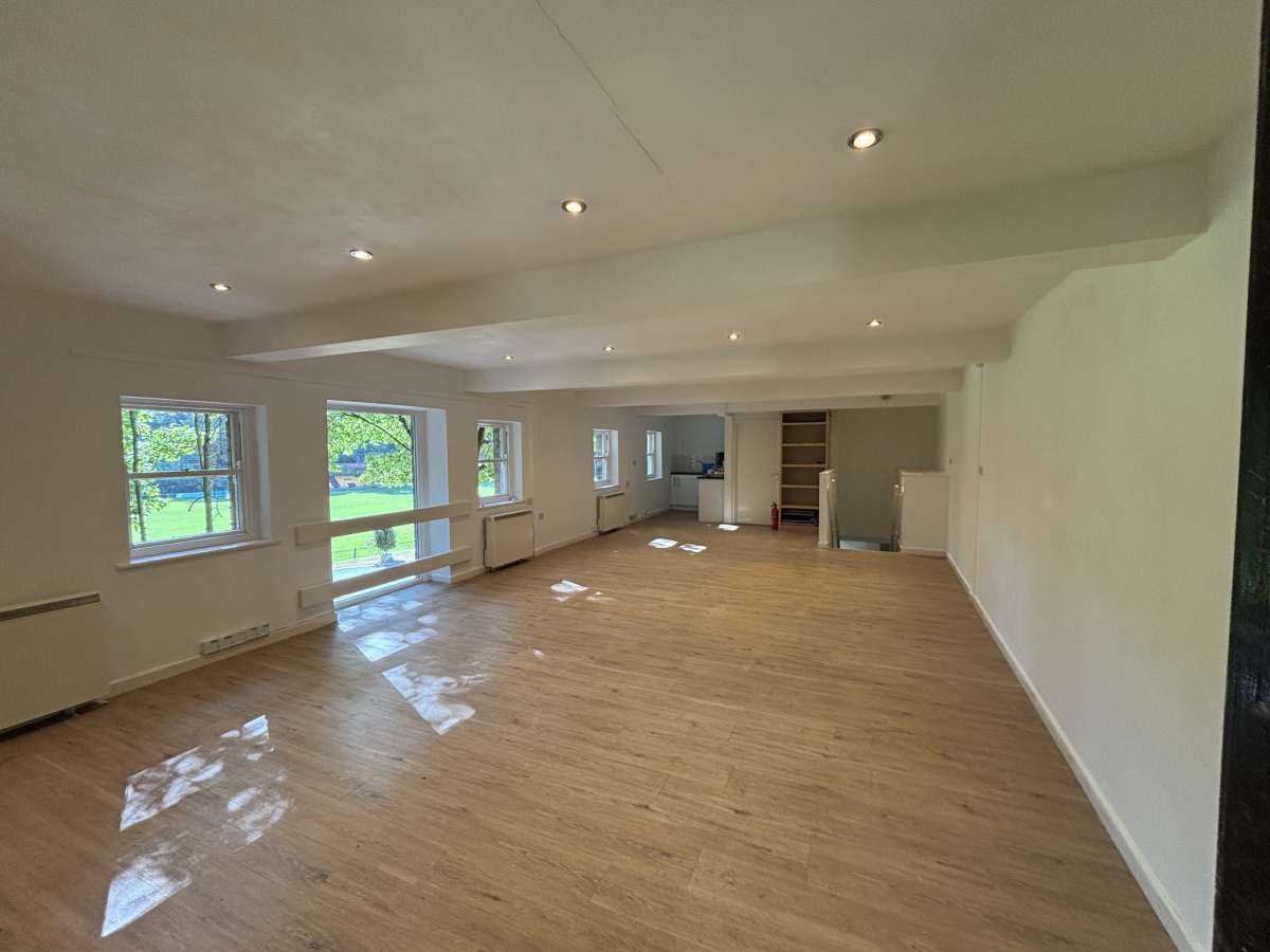 Office in Huddersfield - photo 2