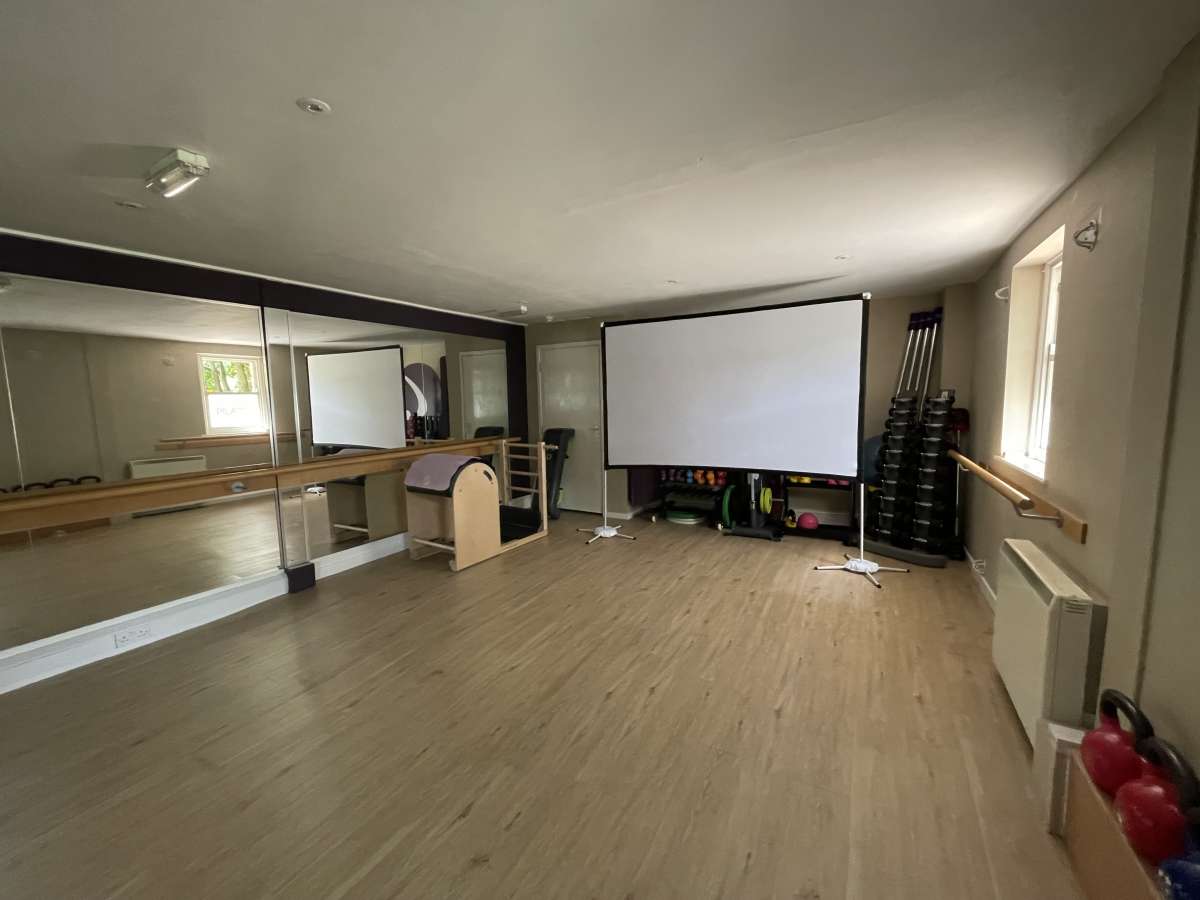 Office in Huddersfield - photo 3