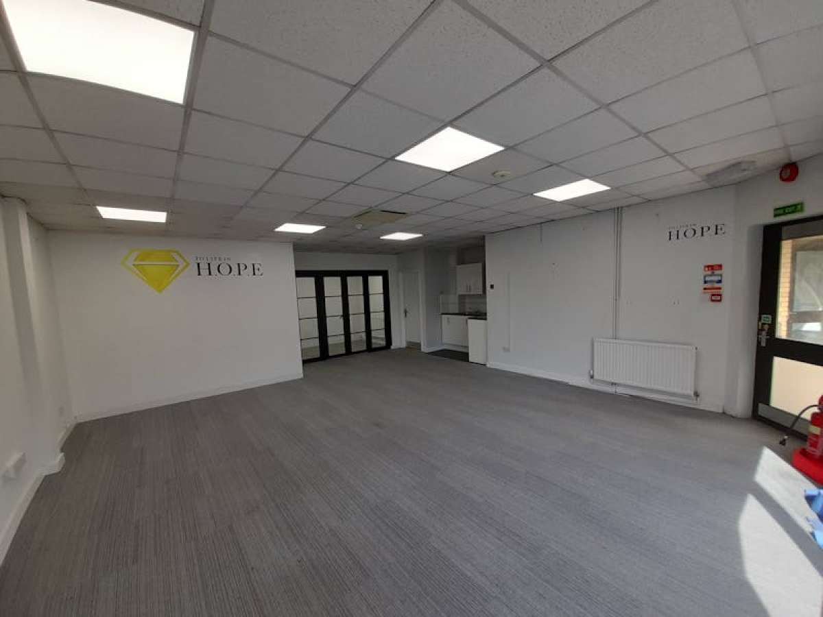 Office in Basingstoke - photo 4