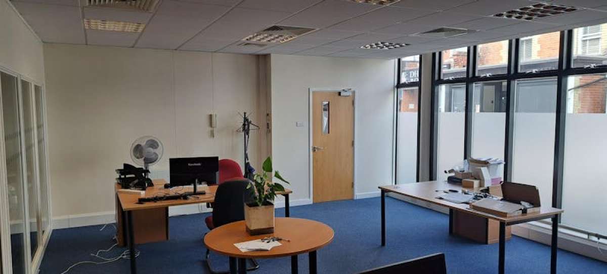 Office in Bagshot - photo 4