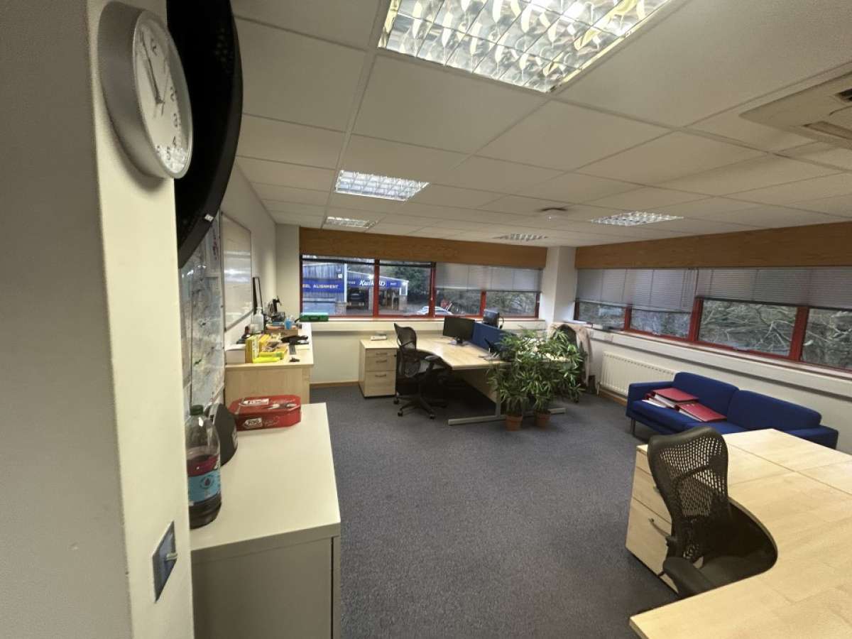 Industrial Unit in Fareham - photo 3