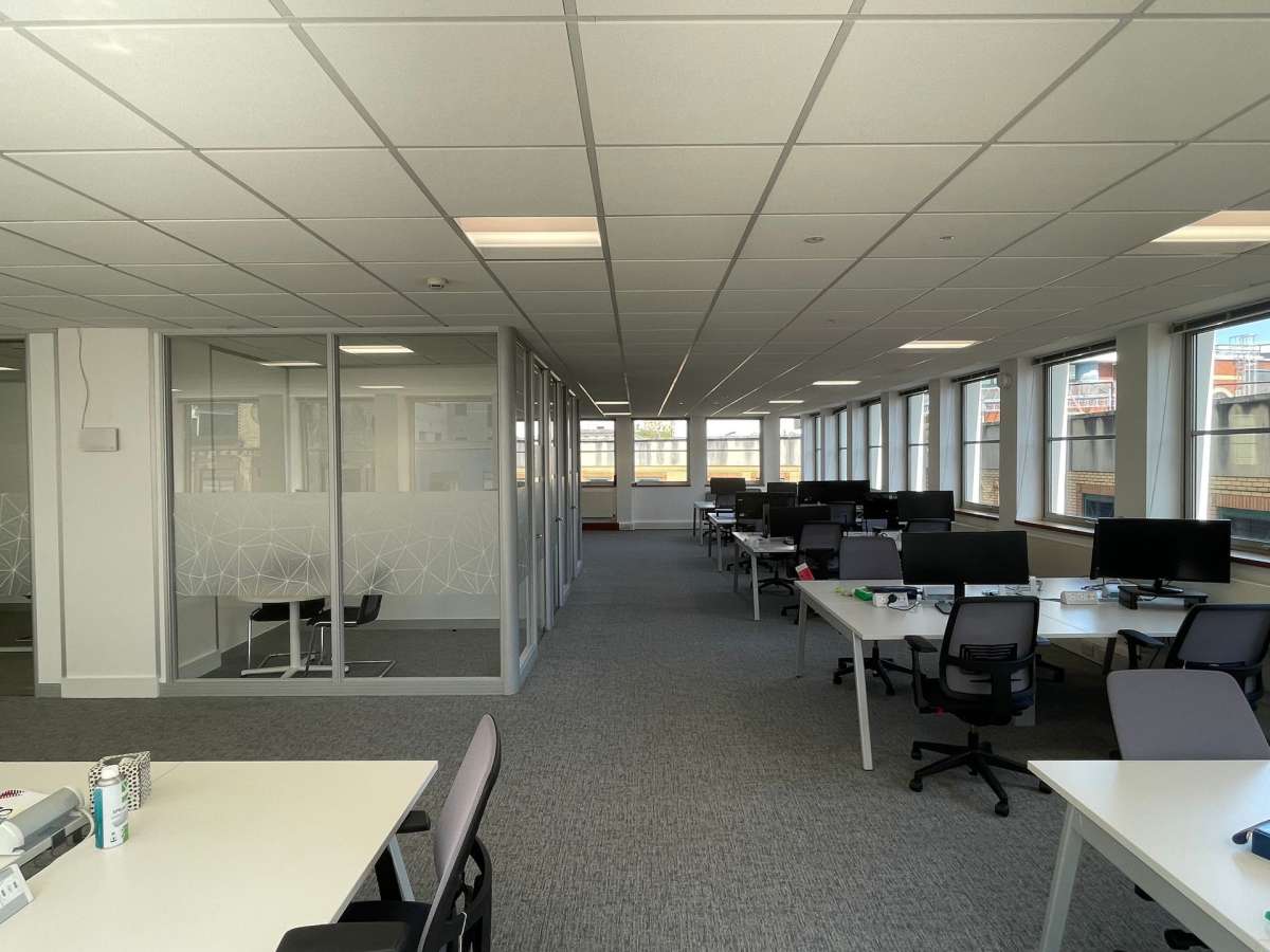 Office in Cardiff - photo 4