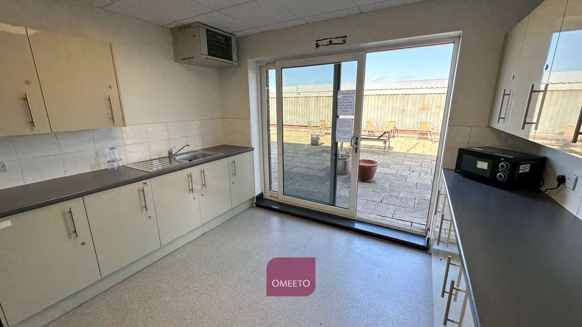 Office in Burton On Trent - photo 3