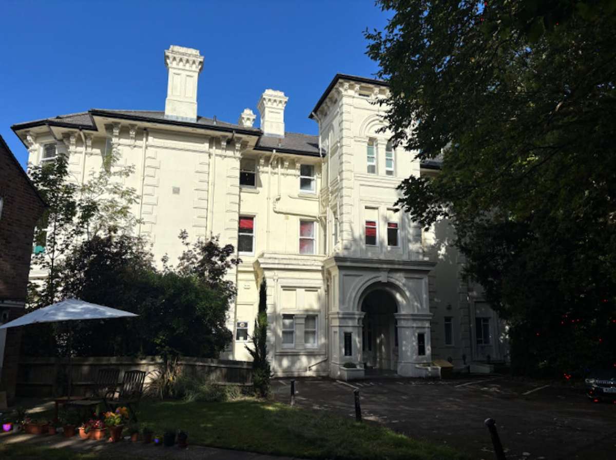 Office in Surbition - photo 2