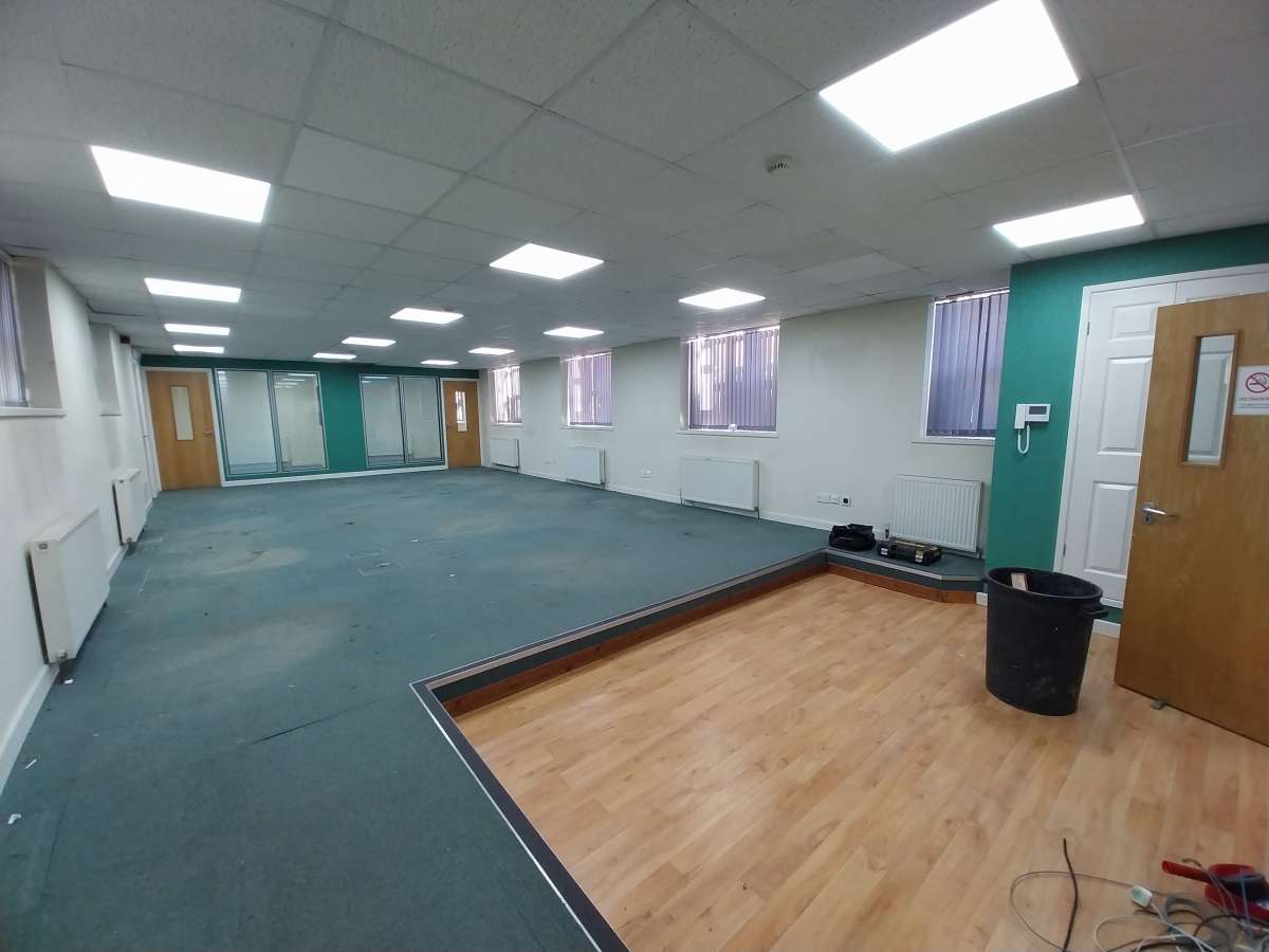 Office in Birstall - photo 3