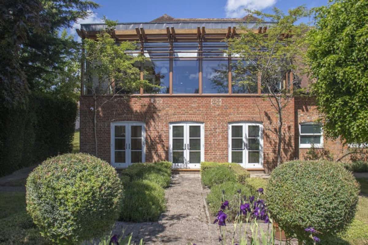 Office in Farnham - photo 2