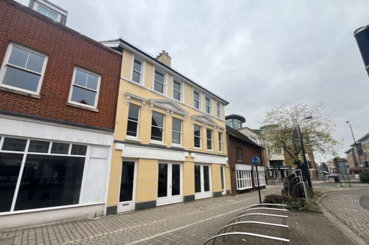 Office in Crawley - photo 2