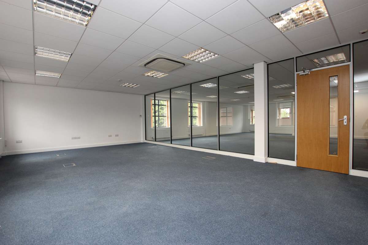 Office in Grantham - photo 2