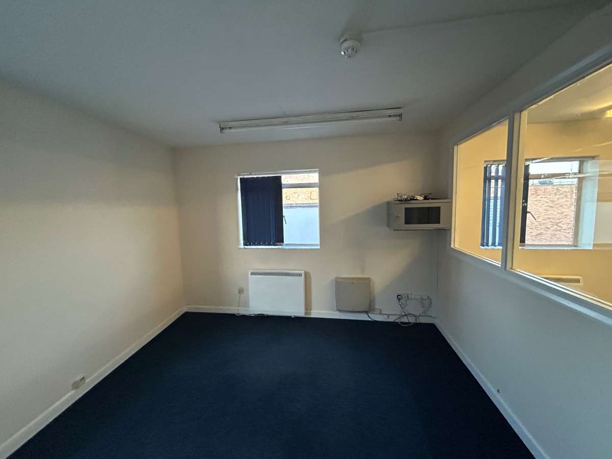 Office in Huntingdon - photo 3