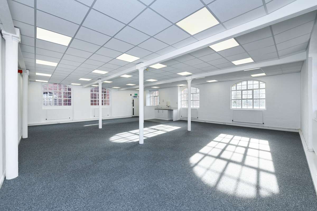 Office in Nottingham - photo 4