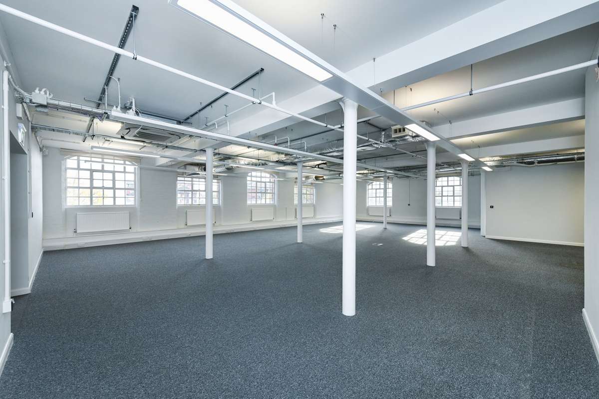 Office in Nottingham - photo 4