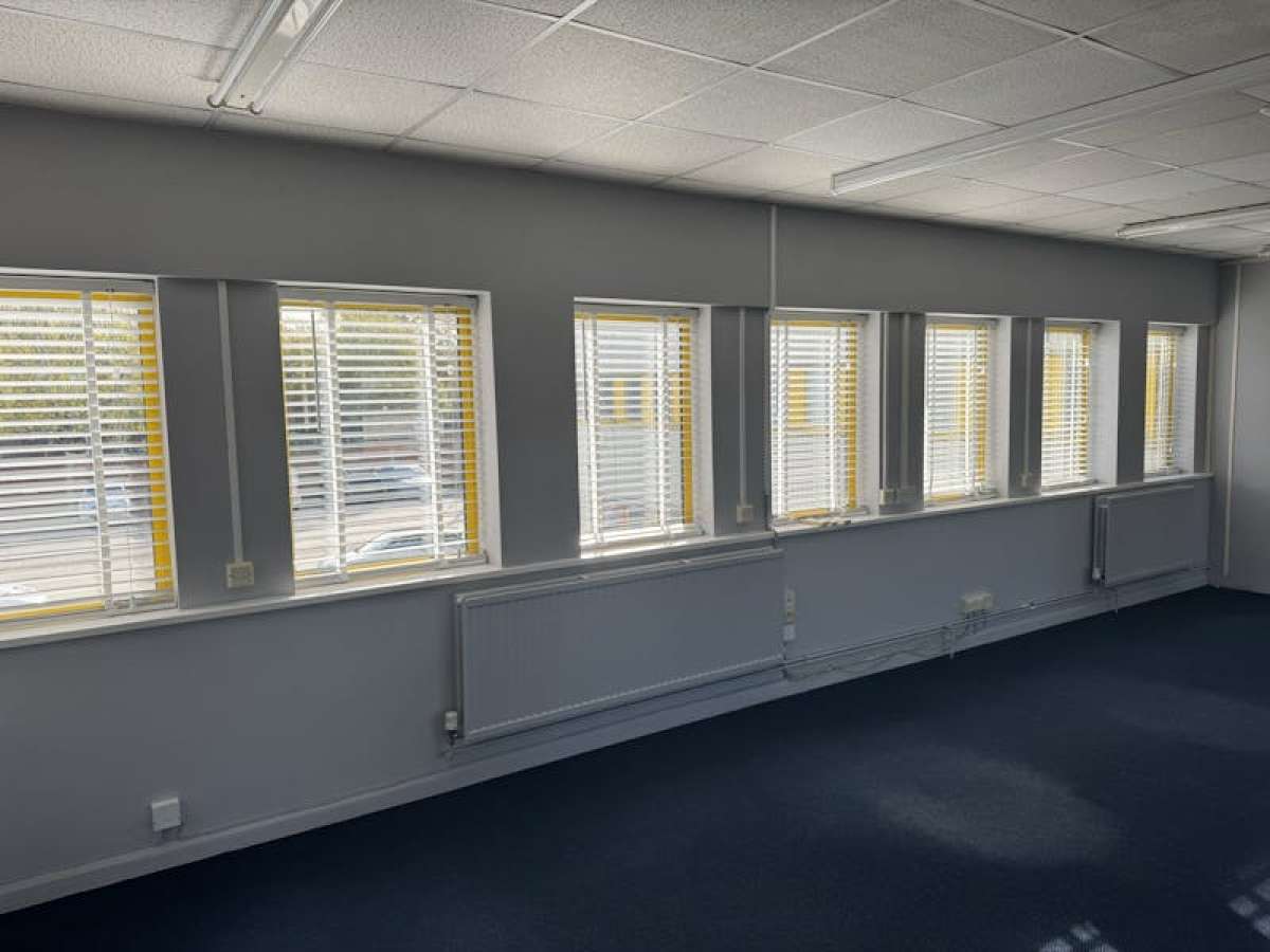 Office in Esher - photo 4