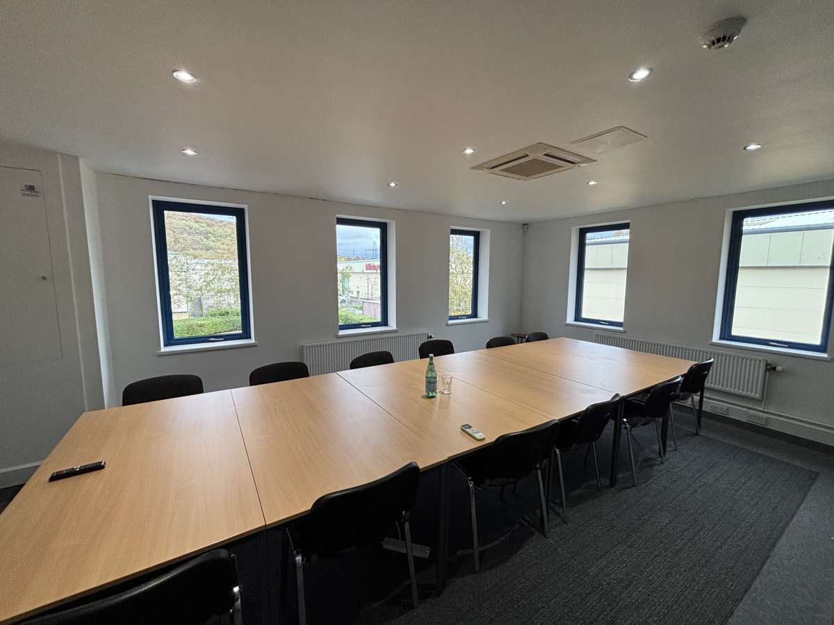 Office in Elland - photo 4