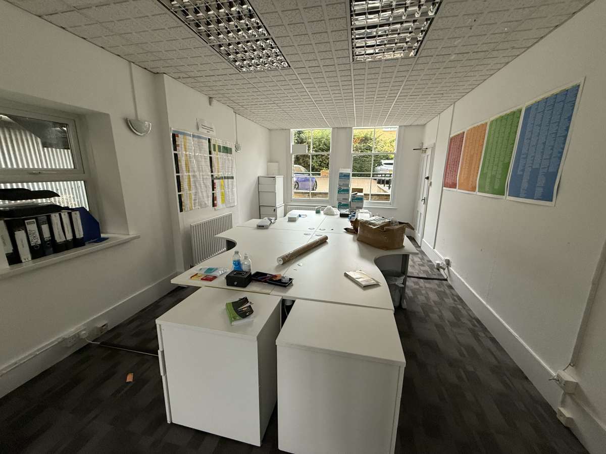 Office in South Croydon - photo 4