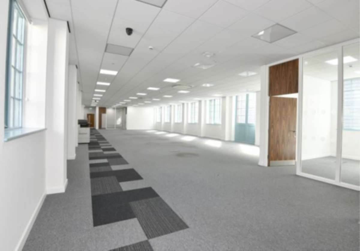 Office in Gloucester - photo 3