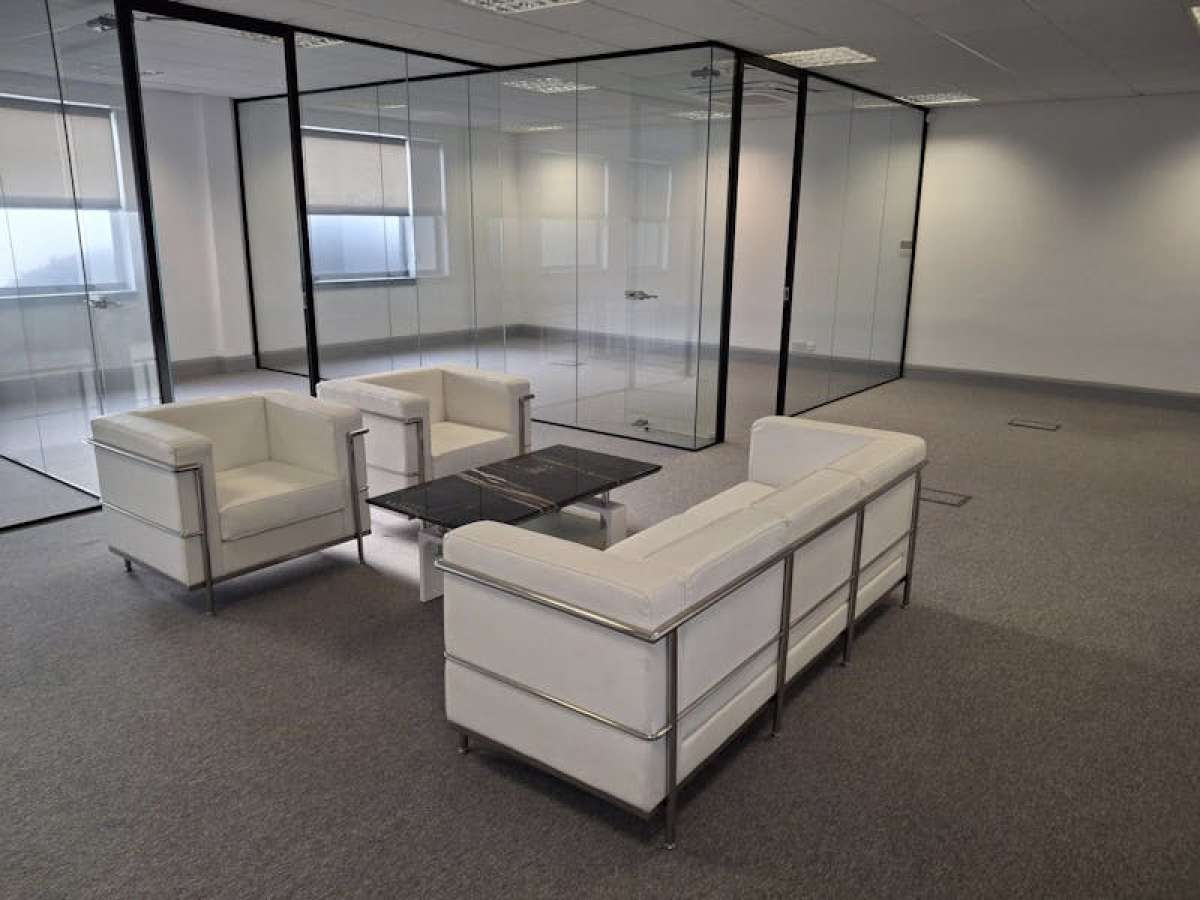 Office in Wokingham - photo 2