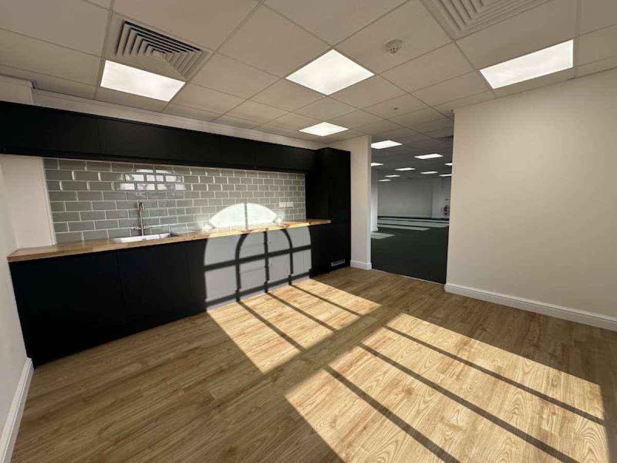 Office in Farnham - photo 4