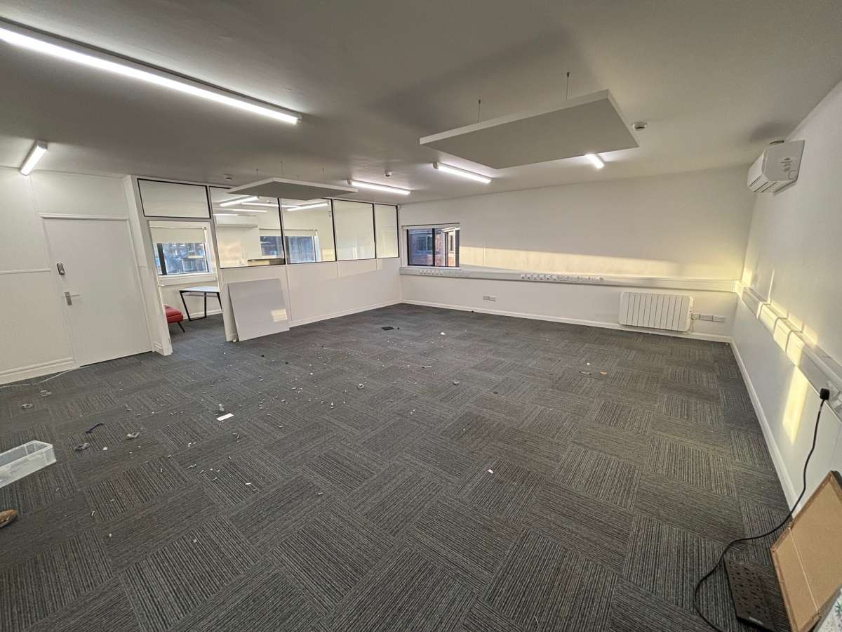 Office in Hinckley - photo 4