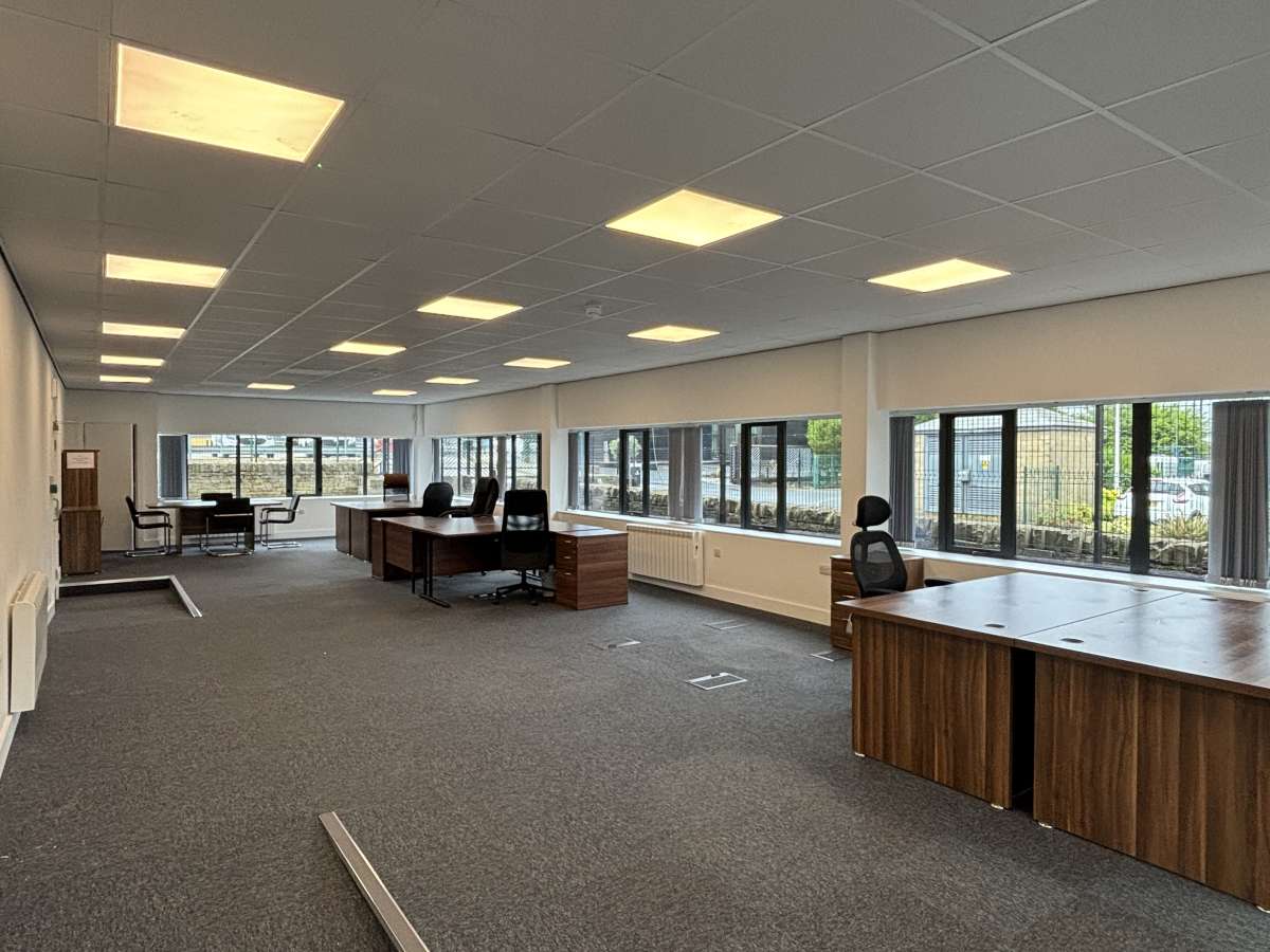 Office in Elland - photo 2