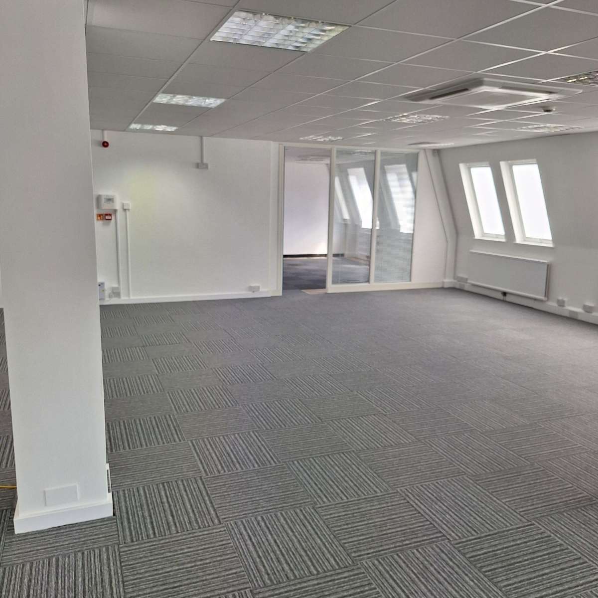 Office in 2nd Floor - photo 3