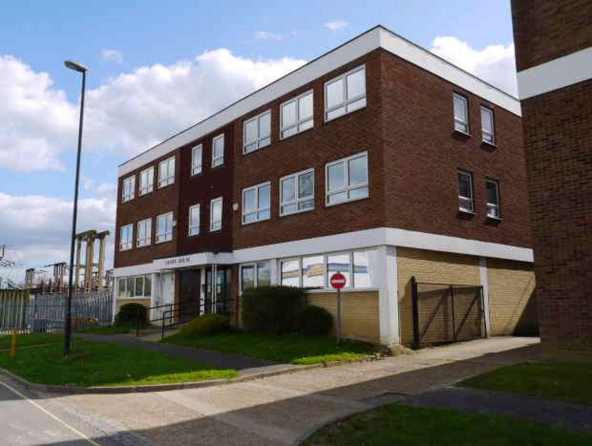 Office in Crawley - photo 2