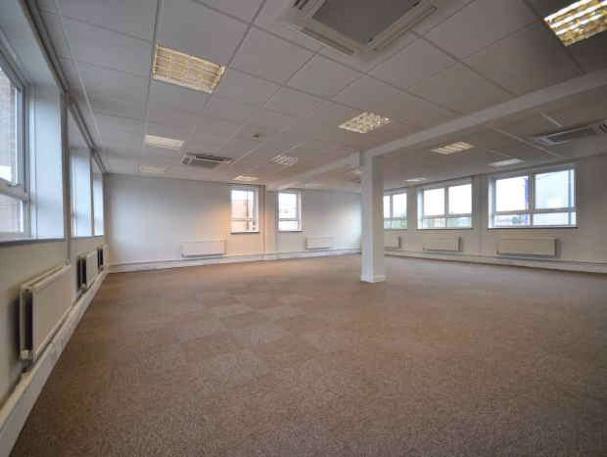 Office in Crawley - photo 3