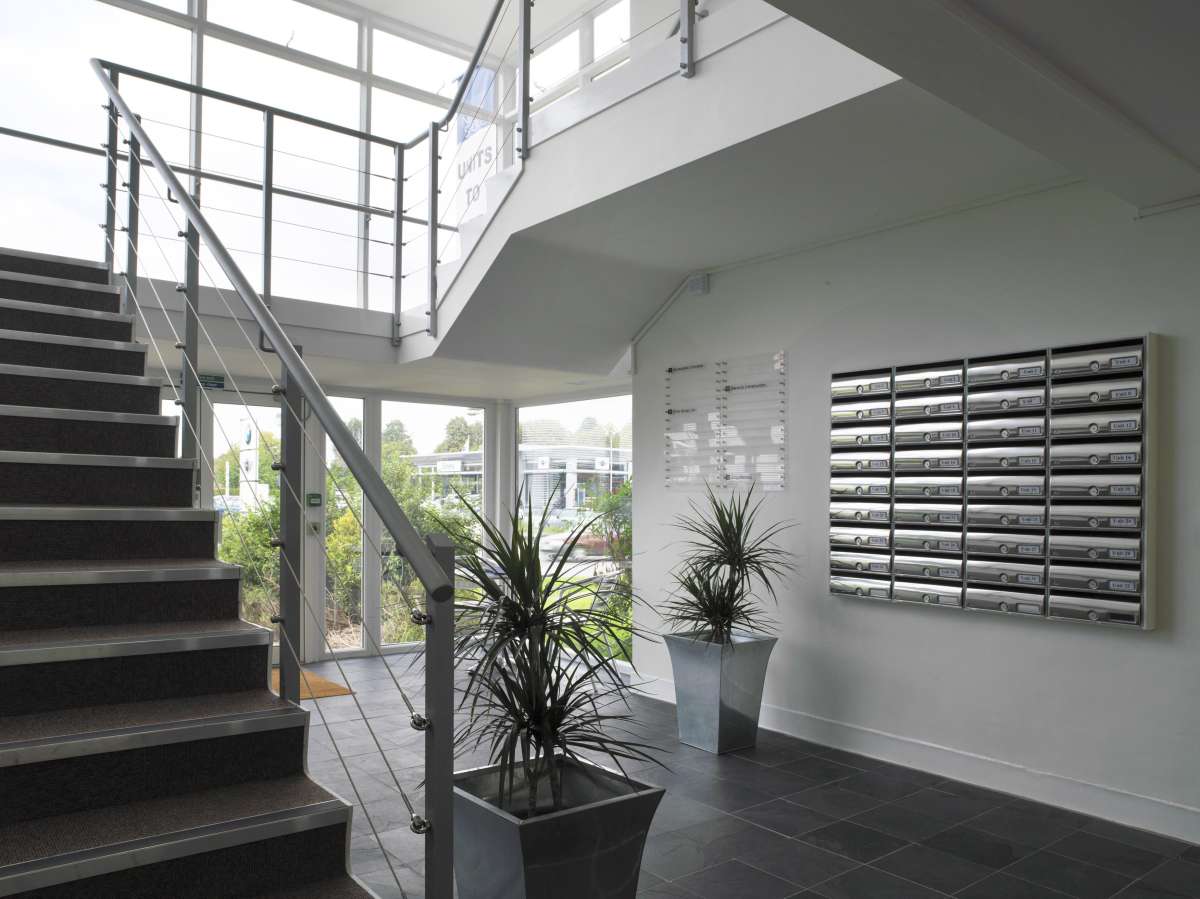 Office in Crawley - photo 3