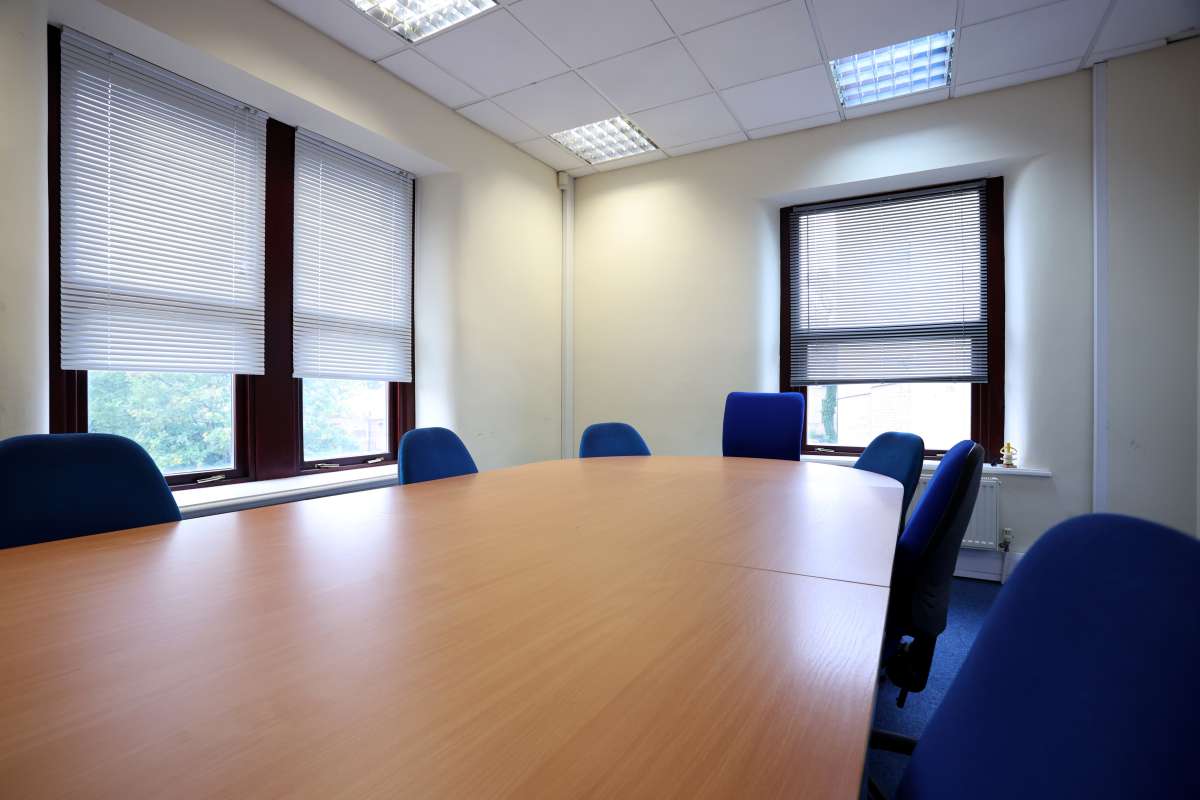 Office in Brighouse - photo 4