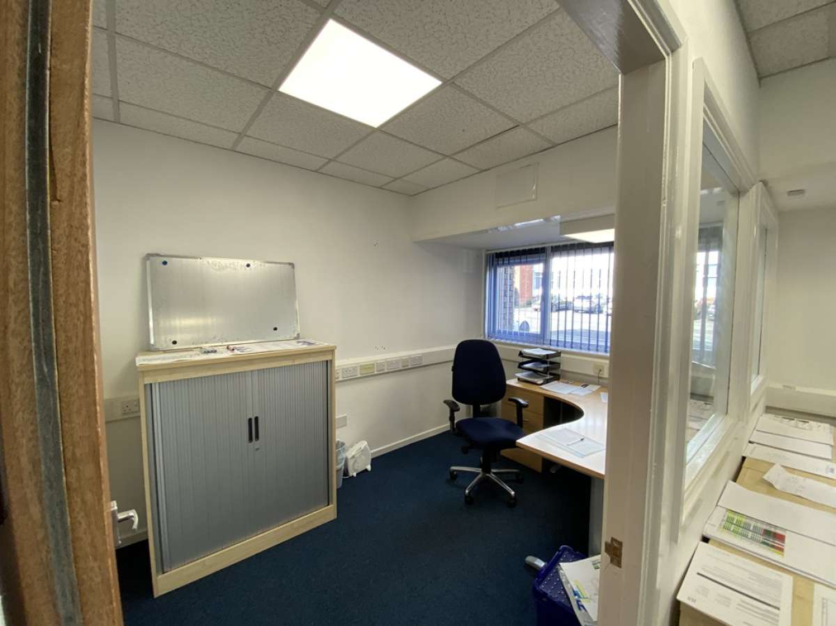 Office in Cradley Heath - photo 4
