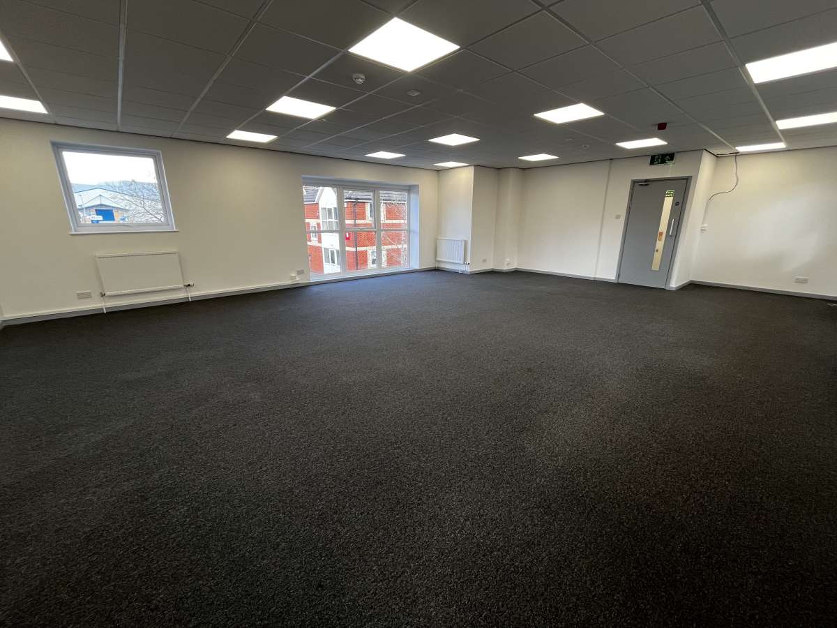 Office in Beaumont Leys - photo 3