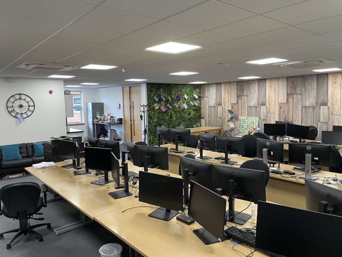 Office in Wokingham - photo 4