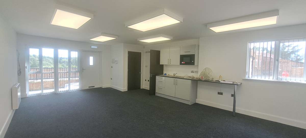 Office in Heath And Reach - photo 2
