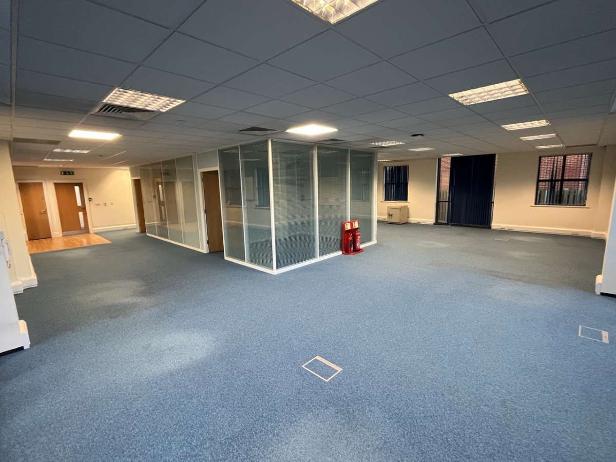 Office in Trowbridge - photo 3