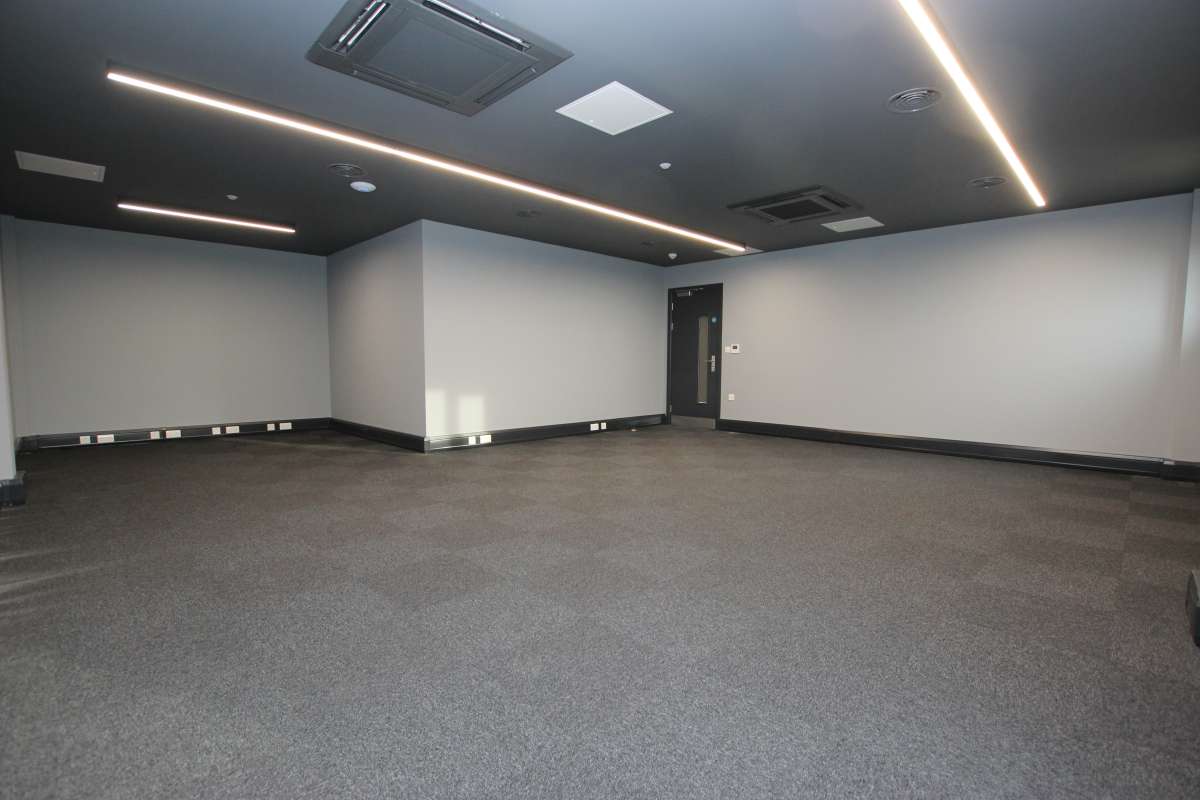 Office in Saxilby - photo 3