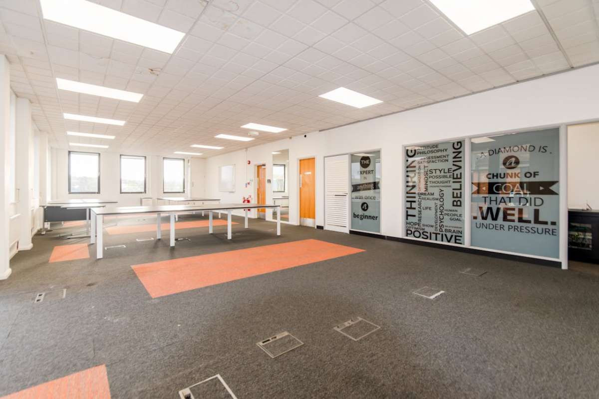 Office in Poole - photo 4