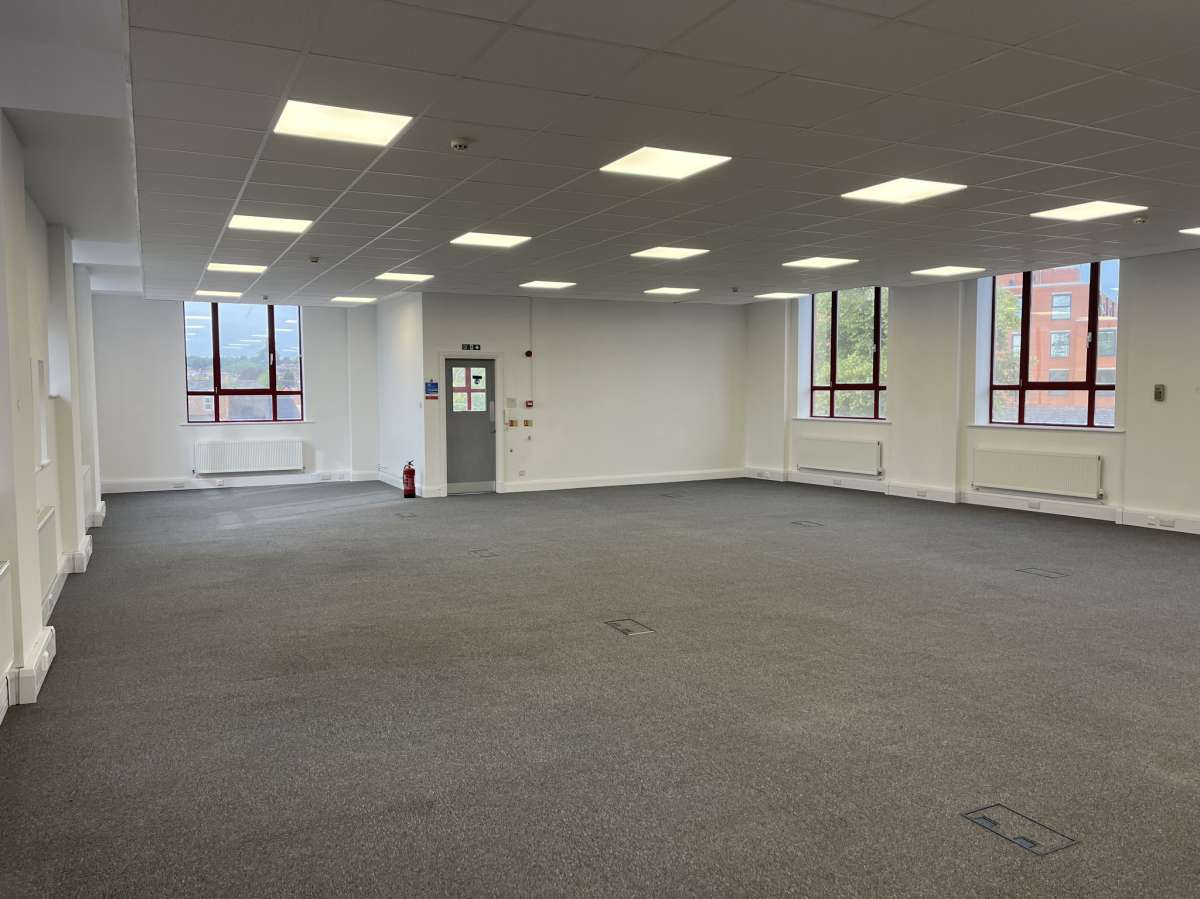 Office in Derby - photo 4