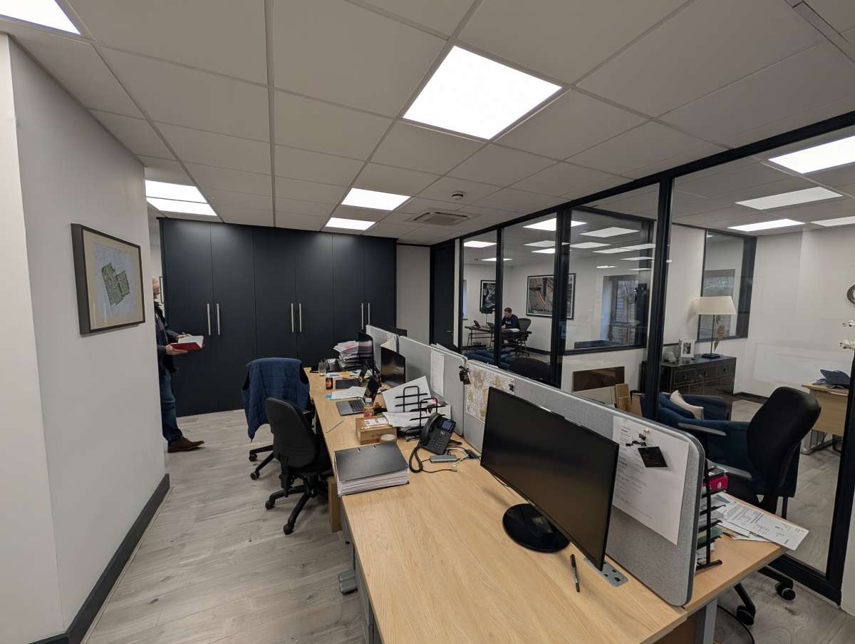 Office in Woking - photo 2