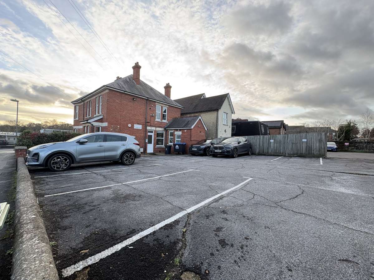 Office in Fareham - photo 2