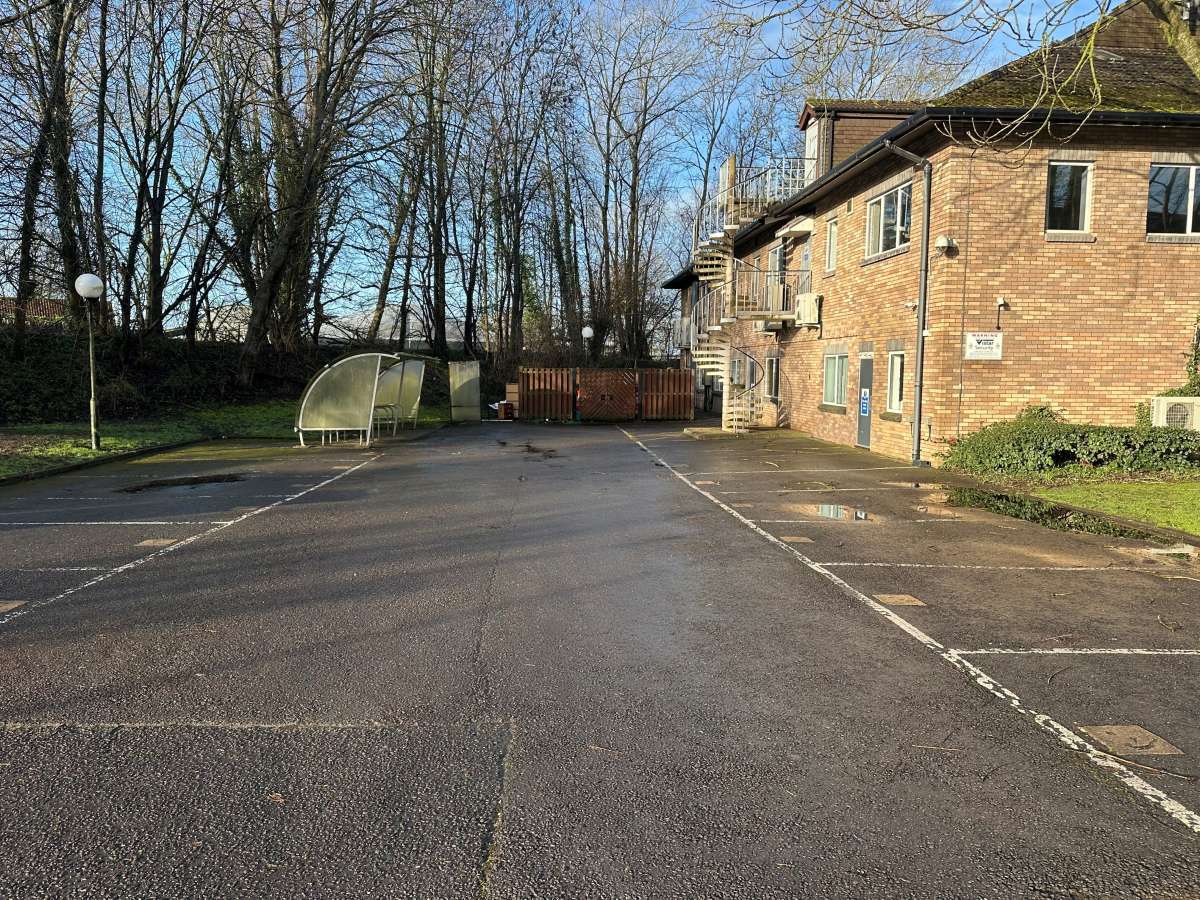 Office in White Horse Business Park - photo 2