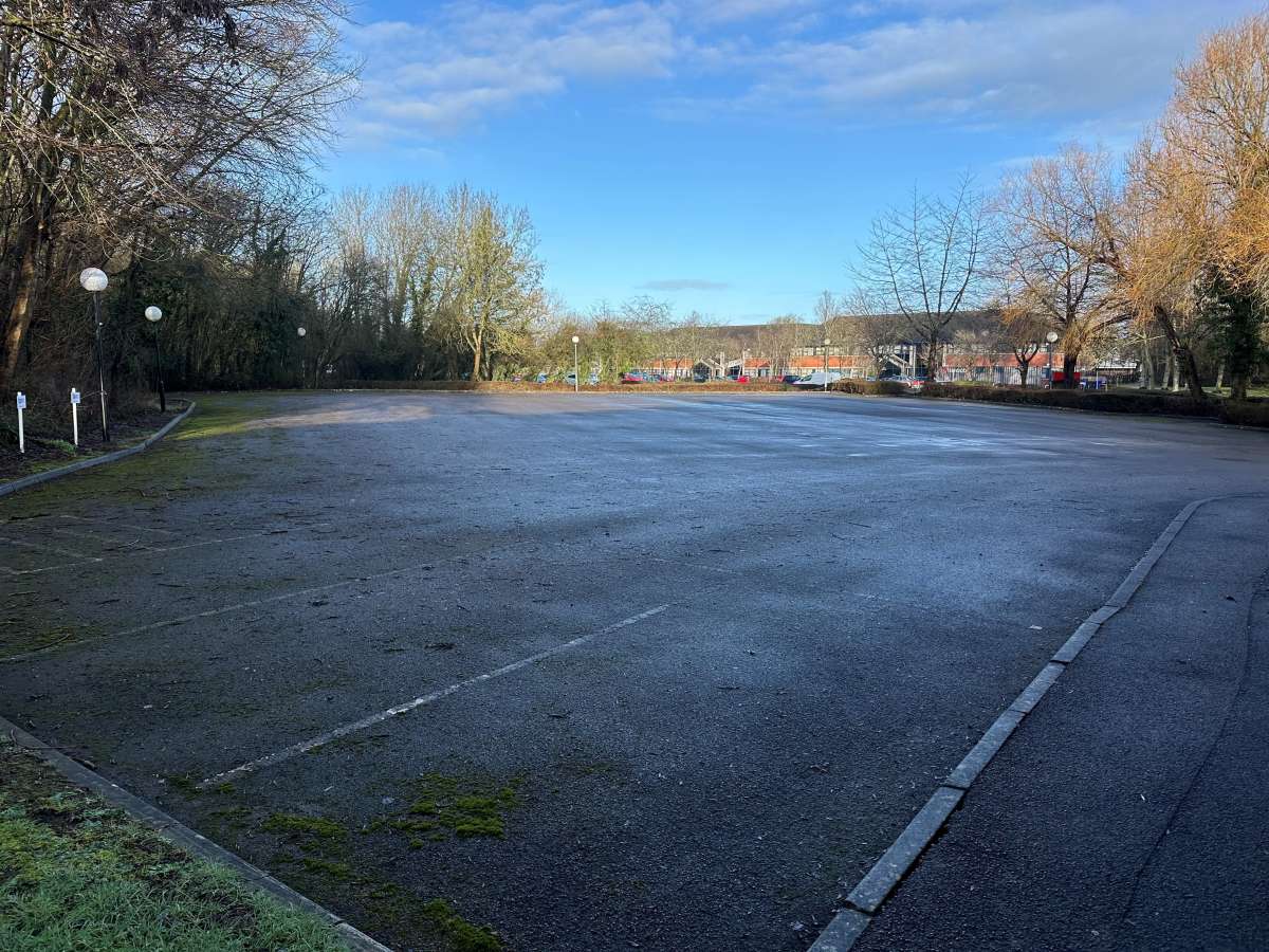 Office in White Horse Business Park - photo 4