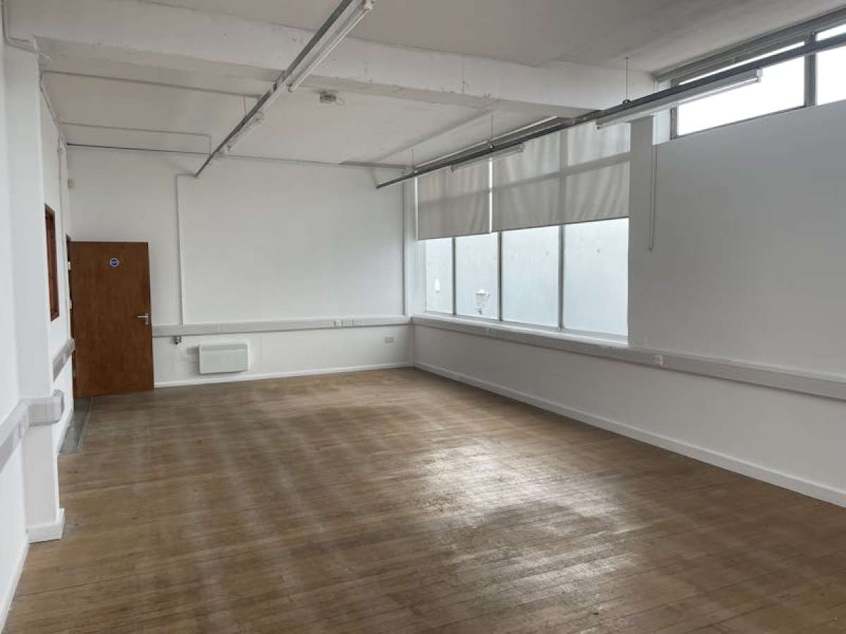 Office in Harlow - photo 3